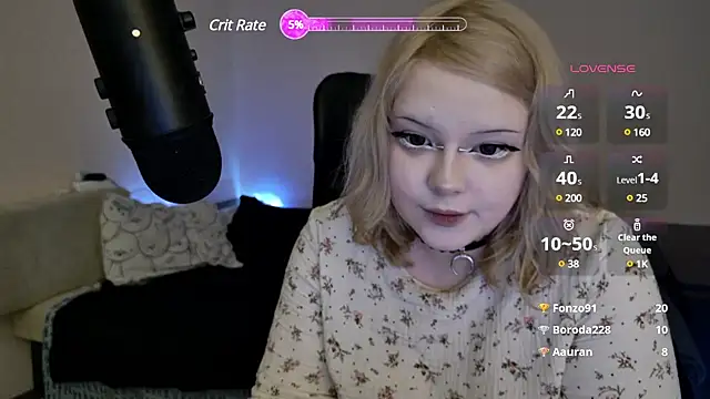 Snapshot of Electro_doll chatting on March 13, 8:22 pm Electro doll online show from March 13, 8:22 pm