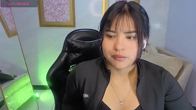 Snapshot of Paulette_v chatting on February 23, 1:08 pm Paulette v online show from February 23, 1:08 pm