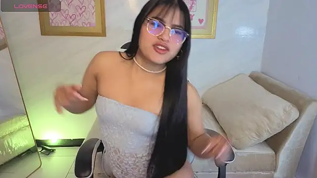 Snapshot of Paulette_v chatting on March 7, 1:08 pm Paulette v online show from March 7, 1:08 pm