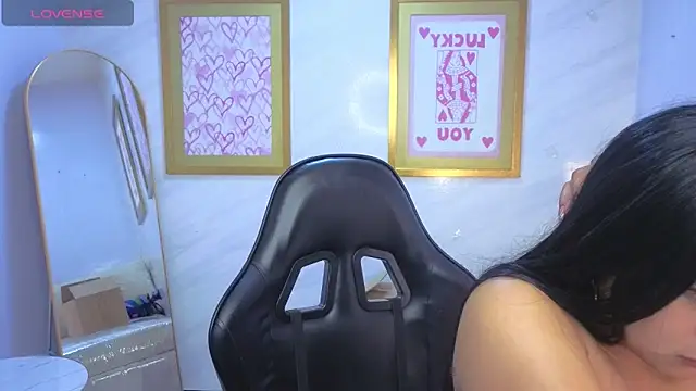 Snapshot of Paulette_v chatting on March 20, 1:05 pm Paulette v online show from March 20, 1:05 pm