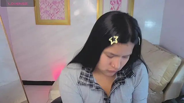Snapshot of Paulette_v chatting on April 1, 1:12 pm Paulette v online show from April 1, 1:12 pm