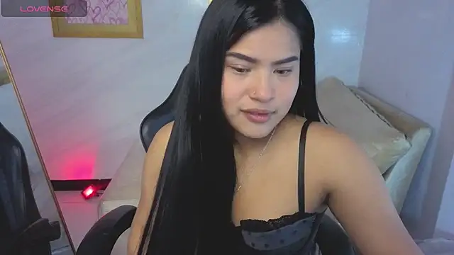Snapshot of Paulette_v chatting on April 6, 1:23 pm Paulette v online show from April 6, 1:23 pm