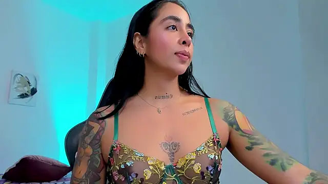 sophierooy22 online show from October 6, 12:30 am