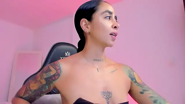 sophierooy22 online show from May 13, 10:49 pm