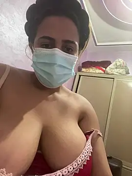 Snapshot of Lola-Sexxx chatting on February 12, 7:35 pm Lola-Sexxx online show from February 12, 7:35 pm
