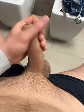 Snapshot of Greeneyes0820 chatting on February 14, 6:45 am Greeneyes0820 online show from February 14, 6:45 am