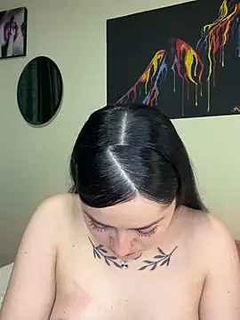 Snapshot of Emmie_Hot chatting on February 8, 12:17 pm Emmie Hot online show from February 8, 12:17 pm