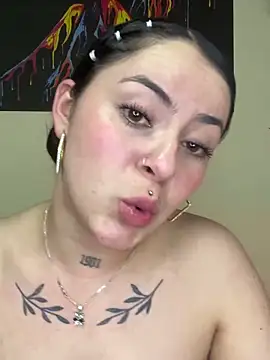 Snapshot of Emmie_Hot chatting on February 12, 10:26 pm Emmie Hot online show from February 12, 10:26 pm