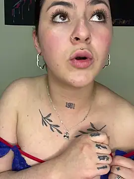 Snapshot of Emmie_Hot chatting on February 14, 5:57 pm Emmie Hot online show from February 14, 5:57 pm