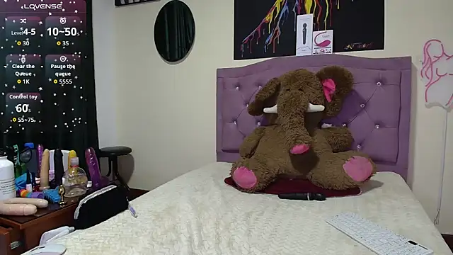 Emmie Hot online show from March 5, 12:01 pm