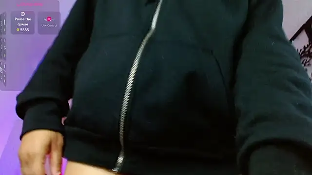 Sophia waalker  1 online show from January 30, 11:01 am