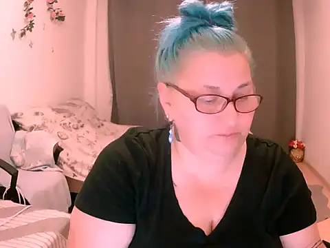 Snapshot of mayamayx chatting on July 10, 8:00 pm mayamayx online show from July 10, 8:00 pm