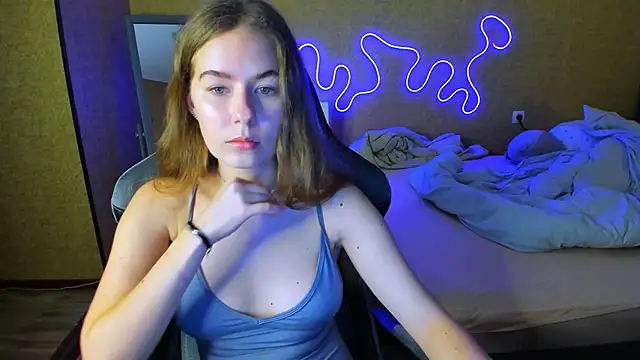 Snapshot of EmilyPaw chatting on May 8, 6:57 pm EmilyPaw online show from May 8, 6:57 pm