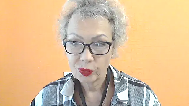 Snapshot of NessyJenixs chatting on October 2, 6:31 am NessyJenixs online show from October 2, 6:31 am