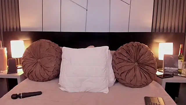 fiorella paris online show from December 2, 4:40 am