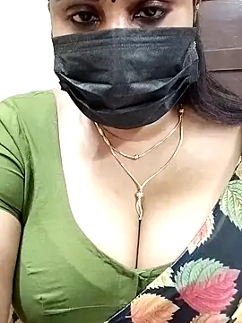 Snapshot of Queenflowerr chatting on February 4, 10:00 am Queenflowerr online show from February 4, 10:00 am