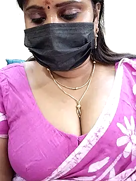 Snapshot of Queenflowerr chatting on February 14, 10:14 pm Queenflowerr online show from February 14, 10:14 pm