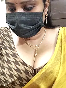 Snapshot of Queenflowerr chatting on February 17, 10:18 am Queenflowerr online show from February 17, 10:18 am