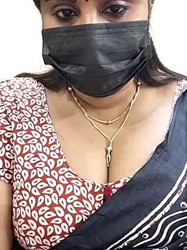 Snapshot of Queenflowerr chatting on February 18, 3:32 pm Queenflowerr online show from February 18, 3:32 pm