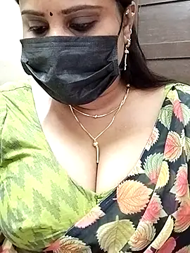 Snapshot of Queenflowerr chatting on February 22, 10:18 am Queenflowerr online show from February 22, 10:18 am