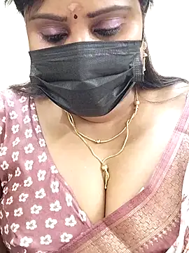 Snapshot of Queenflowerr chatting on February 26, 3:41 pm Queenflowerr online show from February 26, 3:41 pm