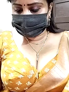 Snapshot of Queenflowerr chatting on March 11, 11:01 am Queenflowerr online show from March 11, 11:01 am