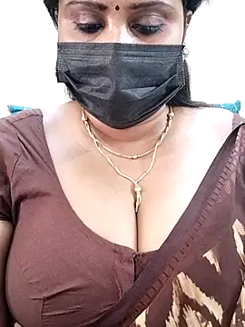 Snapshot of Queenflowerr chatting on March 21, 10:06 am Queenflowerr online show from March 21, 10:06 am