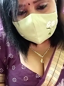 Snapshot of Queenflowerr chatting on October 16, 4:46 am Queenflowerr online show from October 16, 4:46 am