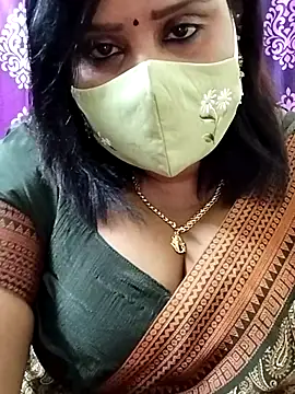 Snapshot of Queenflowerr chatting on October 23, 5:55 pm Queenflowerr online show from October 23, 5:55 pm