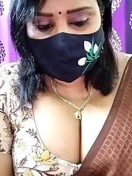 Snapshot of Queenflowerr chatting on October 28, 5:48 pm Queenflowerr online show from October 28, 5:48 pm