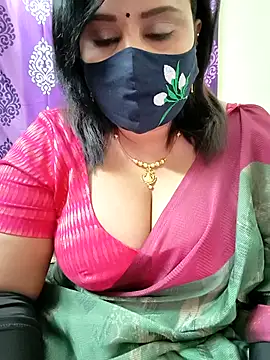 Snapshot of Queenflowerr chatting on November 8, 10:15 am Queenflowerr online show from November 8, 10:15 am