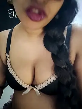 Snapshot of Sexy-Monikaa chatting on February 23, 3:45 am Sexy-Monikaa online show from February 23, 3:45 am