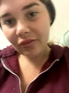 Snapshot of ella_zzz chatting on October 1, 3:29 pm ella zzz online show from October 1, 3:29 pm
