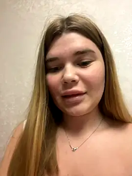 Snapshot of ella_zzz chatting on October 15, 10:43 pm ella zzz online show from October 15, 10:43 pm