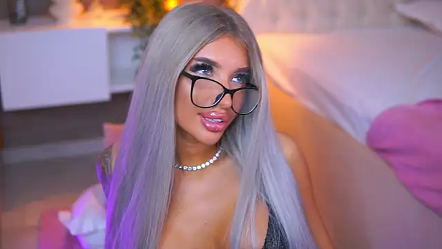 Snapshot of Juicy_Jessye chatting on July 14, 2:05 am Juicy Jessye online show from July 14, 2:05 am