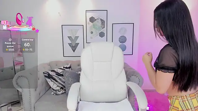 Layla Breezee online show from March 21, 5:45 pm