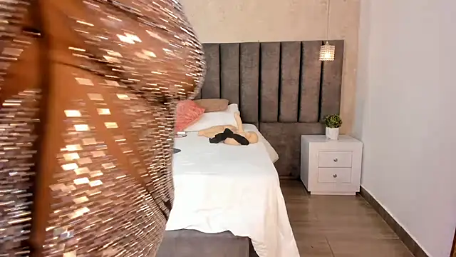 Mara Torres1 online show from February 9, 6:37 pm