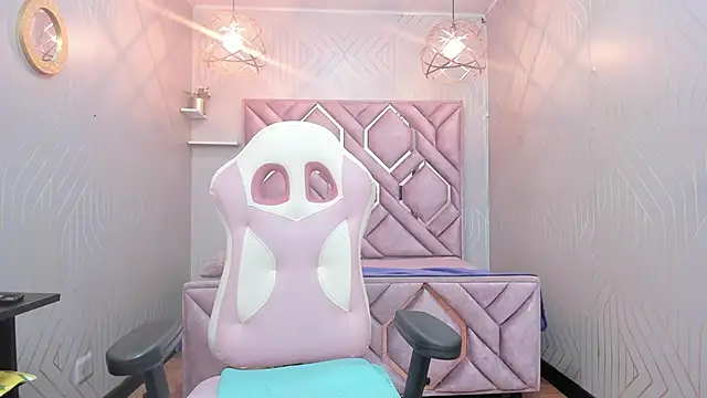 nefertiti ebony online show from March 23, 2:37 am