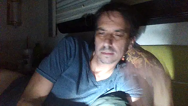 Snapshot of OnYourMarkGetSetGo chatting on October 15, 2:44 am OnYourMarkGetSetGo online show from October 15, 2:44 am