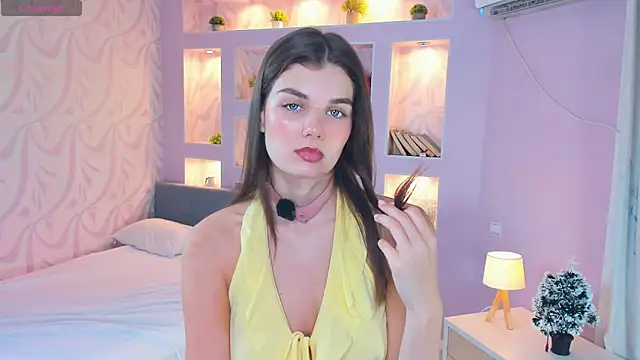 Snapshot of FloraDobb chatting on February 1, 7:07 am FloraDobb online show from February 1, 7:07 am