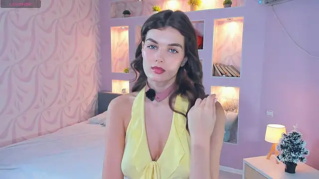 Snapshot of FloraDobb chatting on February 9, 7:12 am FloraDobb online show from February 9, 7:12 am