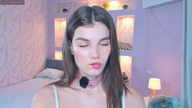 Snapshot of FloraDobb chatting on February 14, 7:27 am FloraDobb online show from February 14, 7:27 am