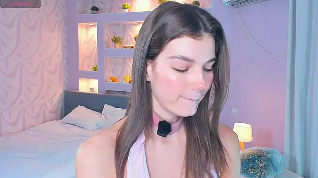 Snapshot of FloraDobb chatting on February 19, 7:04 am FloraDobb online show from February 19, 7:04 am