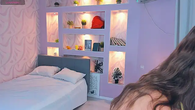 Snapshot of FloraDobb chatting on February 20, 7:21 am FloraDobb online show from February 20, 7:21 am