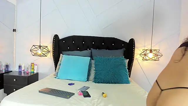 couple latin69 online show from February 5, 7:31 pm