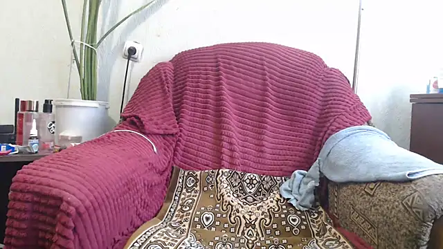 Snapshot of DeniseeRosea chatting on April 29, 8:07 am DeniseeRosea online show from April 29, 8:07 am