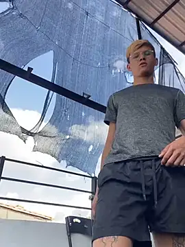 izan 20 online show from March 19, 2:46 pm