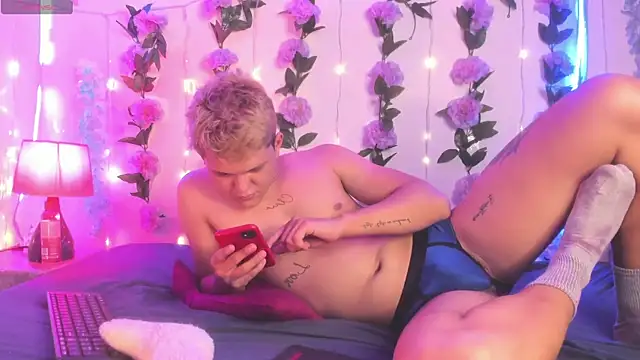 izan 20 online show from April 14, 9:54 pm