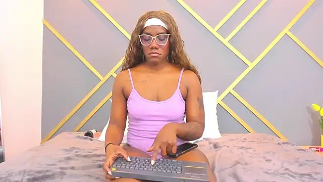 Alaia Colins online show from February 21, 6:51 am