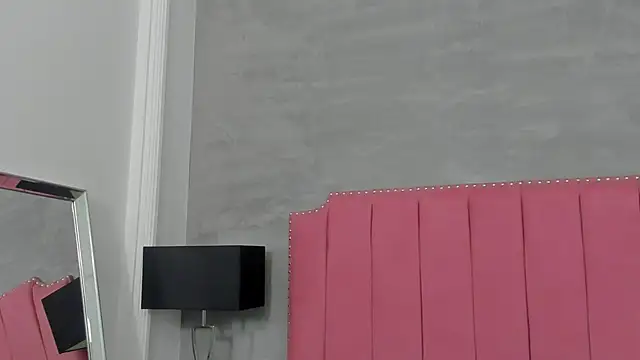 Alaia Colins online show from December 3, 6:54 am